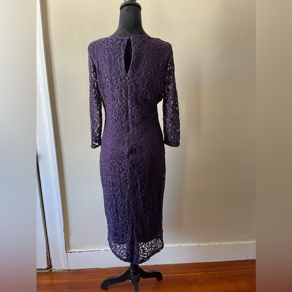 NWOT Eva Mendes Plum lace dress, see thru sleeves, zip w/clasp back, size 10 - Picture 4 of 6